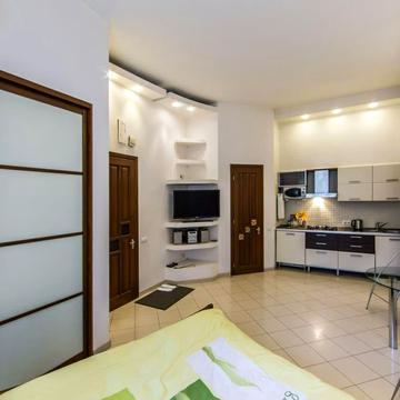 Богдана Хмельницького вул., 32