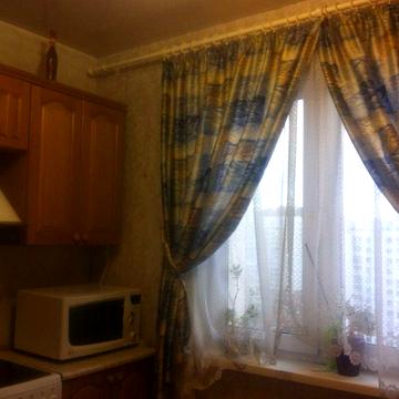 Продам двохкімнатну квартиру на Ахматовій