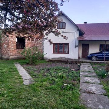 Продається напівособняк квартира.