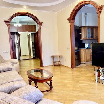 Лесі Українки бульв., 23