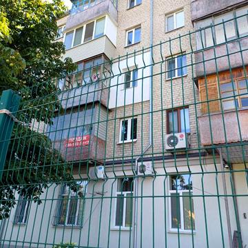 Універсальна вул., 19