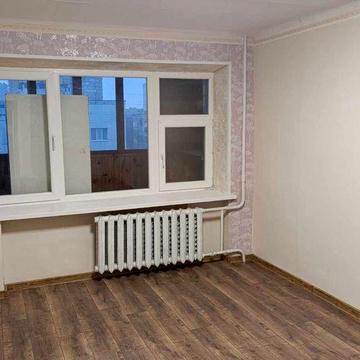 Русанівський бул., 1. Квартира в цегляному будинку біля Дніпра.