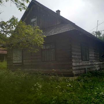 Будинок в центрі с.Середній Березів з ділянкою 1га.