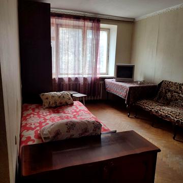 Академіка Корольова вул., 3