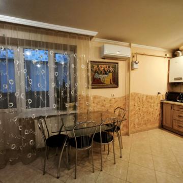 Петра Лінтура вул., 6