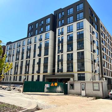 Героїв Майдану вул., 1