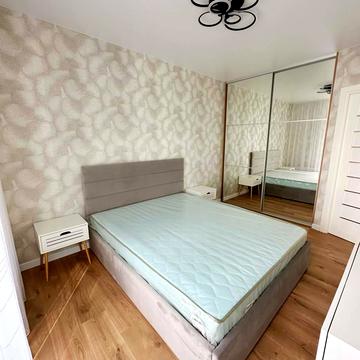 Дніпровська набережна вул., 18-Б