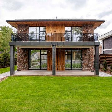 Квітнева вул., 1