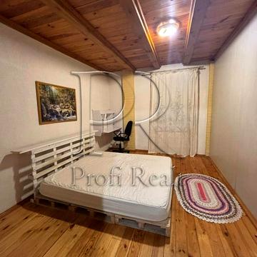 Богдана Хмельницького вул., 19