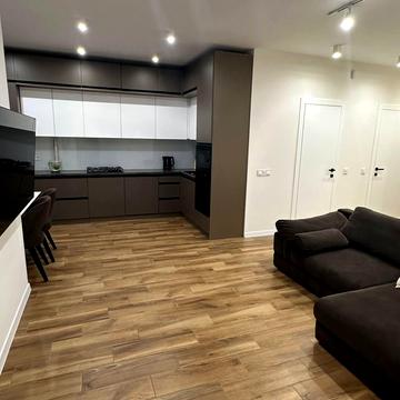 Бережанська вул., 18