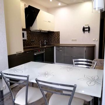 Анни Ахматової вул., 31