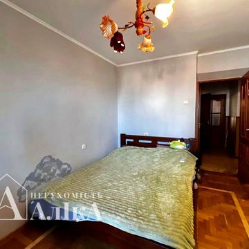 Продам простору 3-кімнатну квартиру поруч з центром