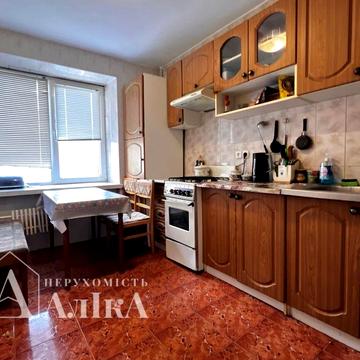 Продам простору 3-кімнатну квартиру поруч з центром