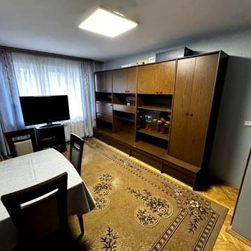 Каховська вул., 8