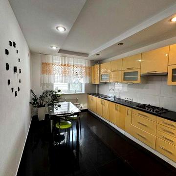 Оренда 3 кімнатної квартири вул. Варшавська 136 ( Чорновола)