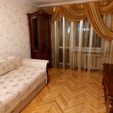 Будівельників вул., 4