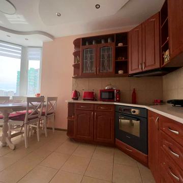 Миколи Бажана просп., 10