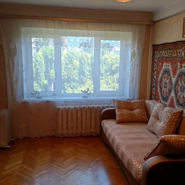 Героїв Космосу вул., 1