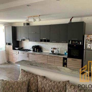 Олександра Хіри вул., 19