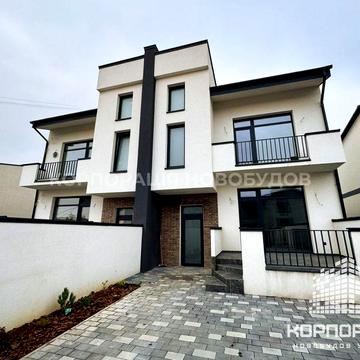 Продаж котеджу з ремонтом, гарним видом у престижному р-ні Червениці