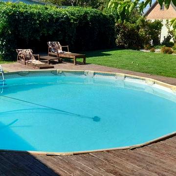 Дом с бассейном.