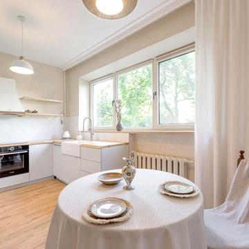 Михайла Грушевського вул., 34-А