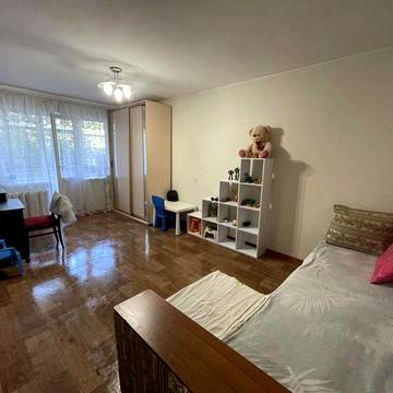 2к.кв. з ремонтом, 8 хв. до метро, Нові Будинки