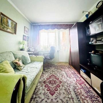 Продається простора 3-кімнатна квартира — Симиренка 34А