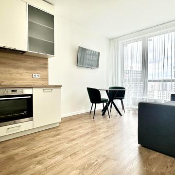 Дніпровська набережна вул., 15-Є