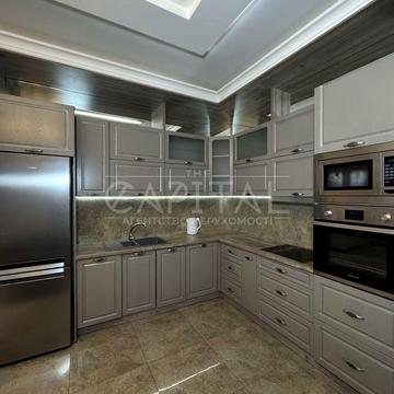 Предславинська вул., 42