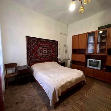 Гетьмана Петра Дорошенка вул. (), 60