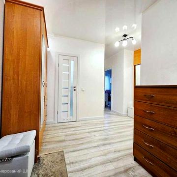 Продається житлова 3-кімнатна квартира на 2-поверсі біля парку...