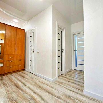 Продається житлова 3-кімнатна квартира на 2-поверсі біля парку...