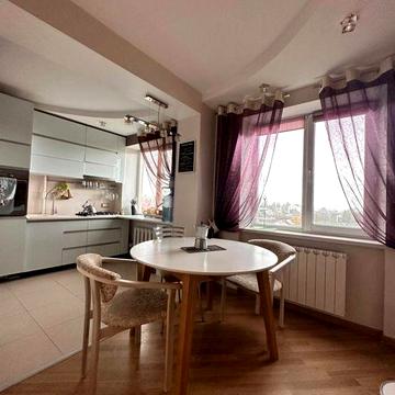 Продам трикімнатну квартиру вул.Калинова