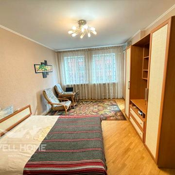 Анни Ахматової вул., 13