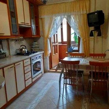 Оренда 3 кімнатної квартири на Гречанах з хорошим ремонтом!