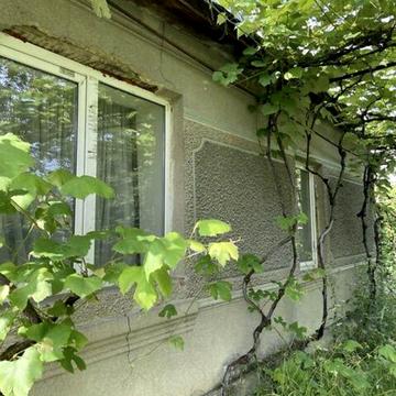 Продам будинок із земельною ділянкою
