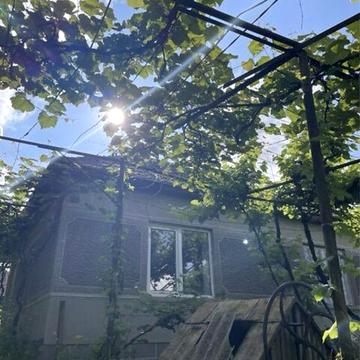 Продам будинок із земельною ділянкою