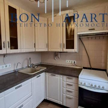 Введенська вул., 32