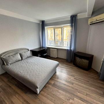 1-к квартира з видом на Цирк, вул. Золотоустівська 1