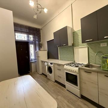 Личаківська вул. (), 21