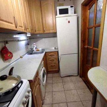 Здається світла та затишна роздільна 1-к квартира біля м.Шулявська