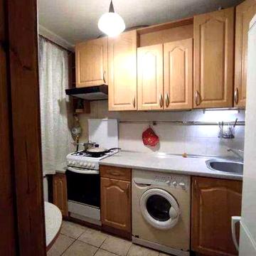 Здається світла та затишна роздільна 1-к квартира біля м.Шулявська