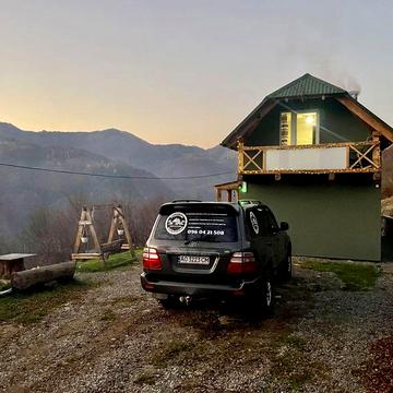 Здається Житло, у Рахові. Садиба, Zatyshok.