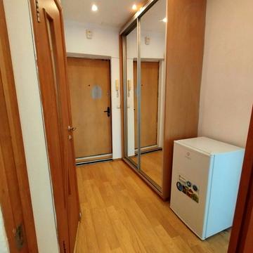 Новаторів вул., 4