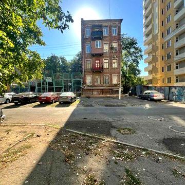 Продам 4 ком. квартиру переулок Щепной, между Базарной и Успенской