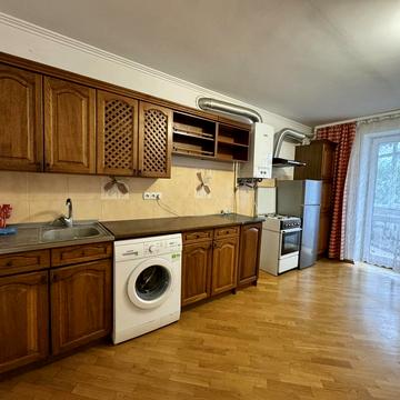 Симиренків вул., 13а