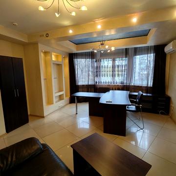 майдан Героїв Небесної Сотні пл. (Руднєва майдан), 14а