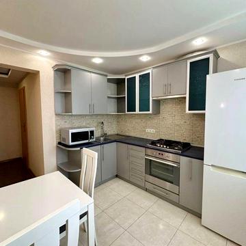 Продаж 2-кімнатної квартиру в центрі міста, по вул. Добролюбова 1