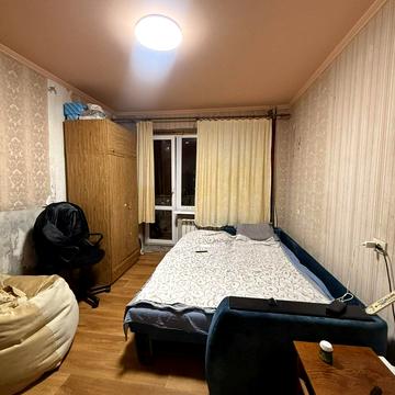 Юрія Побєдоносцева бульв., 4